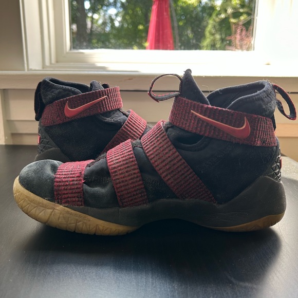 Kids’ LeBron Soldier 11 “Red Stardust” - Picture 3 of 5